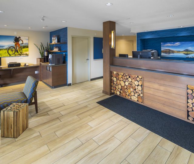 Accent Inns Kamloops Lobby