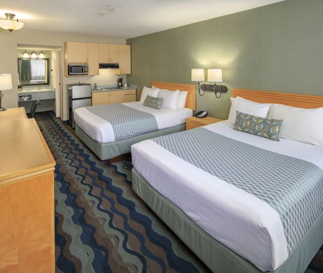 Two Queen Beds + Kitchenette